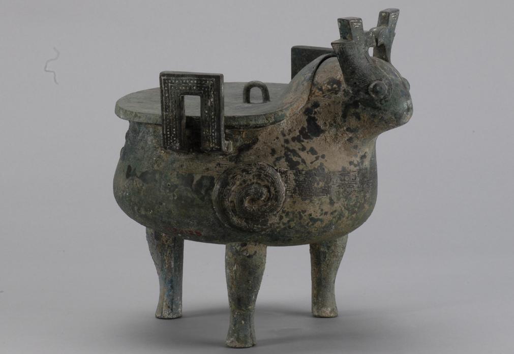 Bronze Ding (cooking vessel) in the Shape of an Animal Head